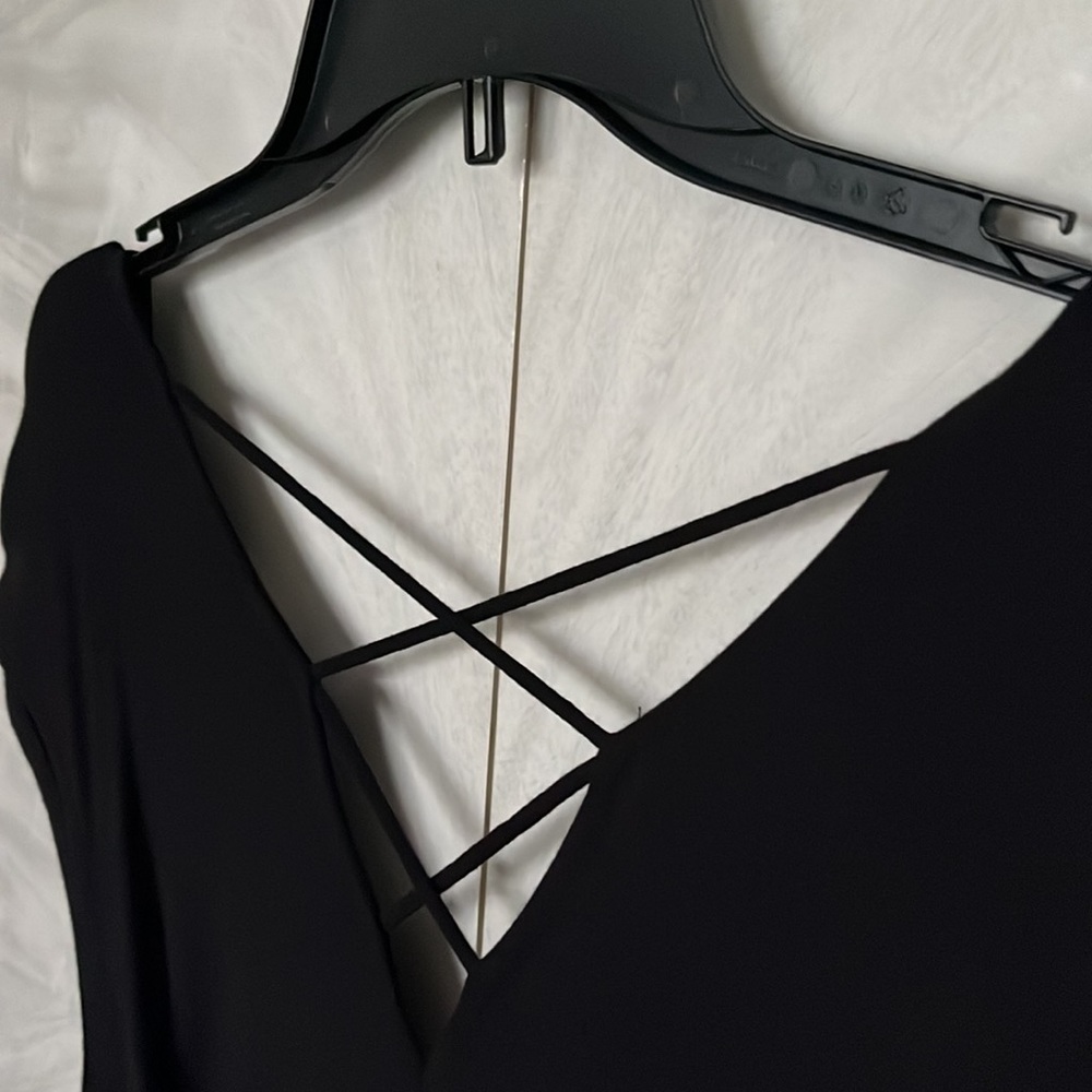 💖 3/$15 Guess Belted Black Top - Picture 4 of 10